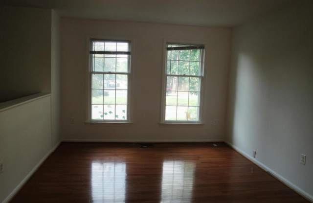 2917 CHAIN BRIDGE RD Gallery 2