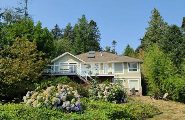 232 Boundary Bay Road Gallery 1