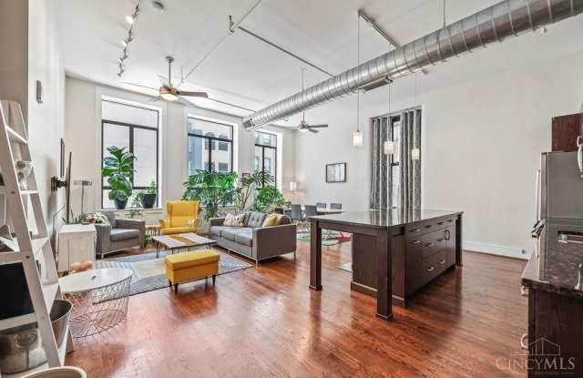 417 Vine Street Gallery 2