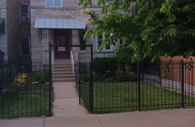 1300 W Winnemac Avenue photos photos