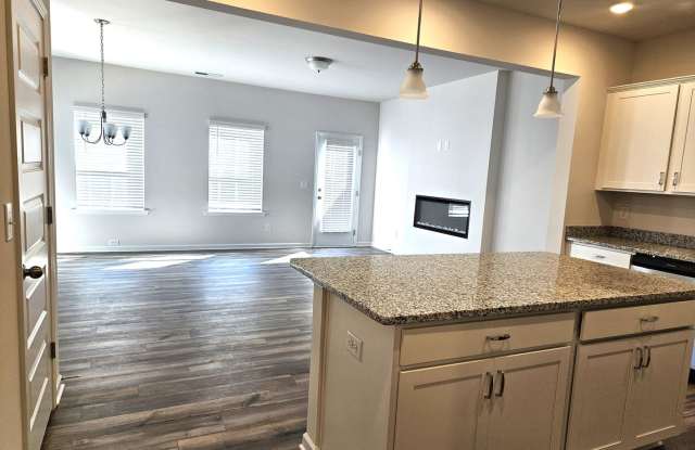 Like-New End-Unit Townhome - Washer & Dryer Included Gallery 3