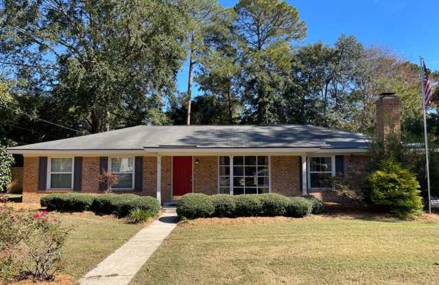 *JUST REDUCED* 706 Bradwell Street in Hinesville - Bonus Living Space COULD be used as a 3rd bedroom! - 706 Bradwell Street, Hinesville, GA 31313