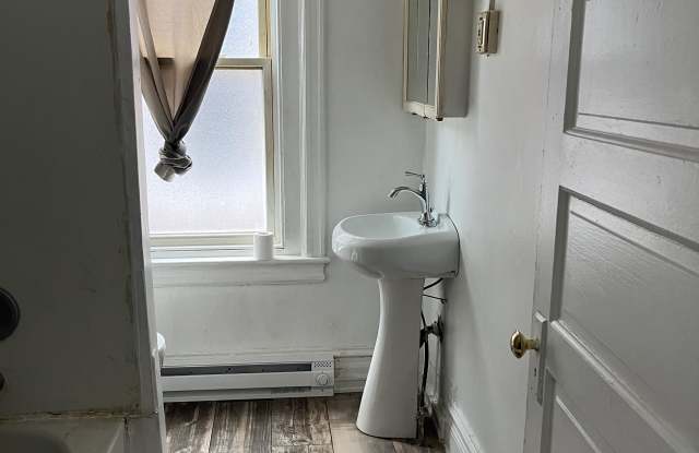 1506 W Turner St photos photos