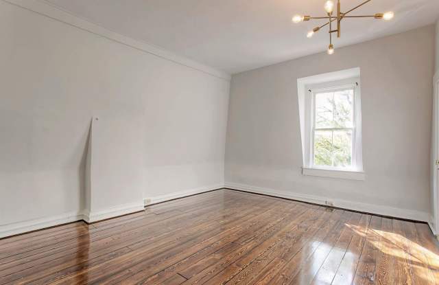518 Greenup Street Gallery 4