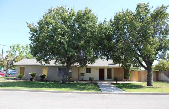 1985 Lynn Lane - 1985 Lynn Lane, Hanford, CA 93230