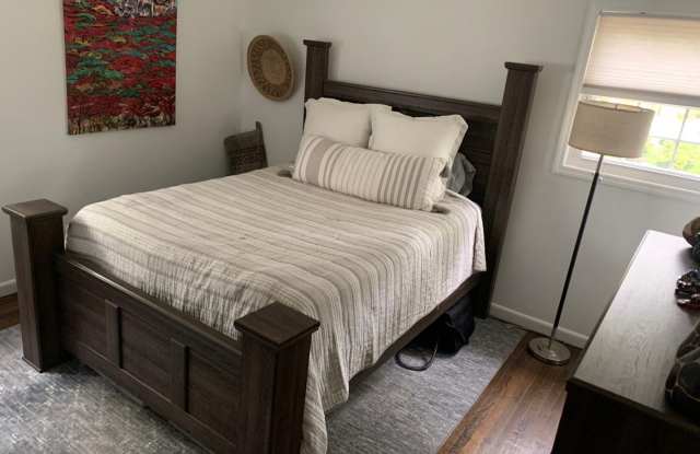 Available immediately!! Large House in Cherry Hill East Gallery 4