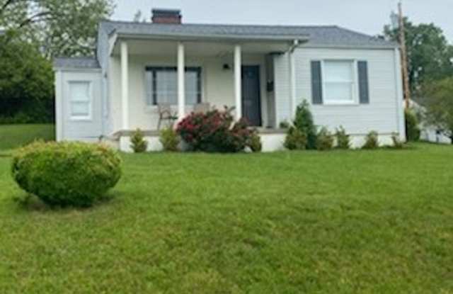 Sweet House with Privacy Fenced Backyard! Walk or Bike to ETSU Medical School  Pharmacy School  Downtown Johnson City!! photos photos