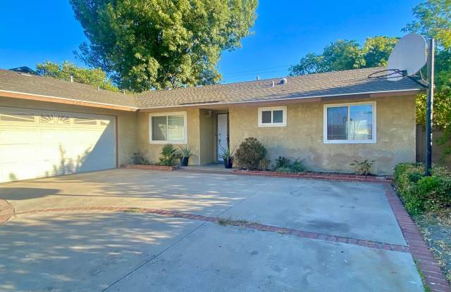 Beautiful Single Story Home Across From Royal High School photos photos