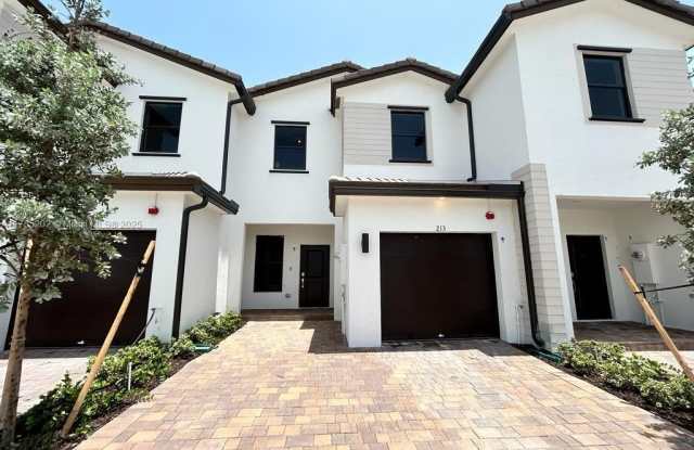 213 SW 159th Way photos photos