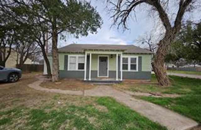 4 BEDROOM, 2 BATH! CORNER LOT photos photos