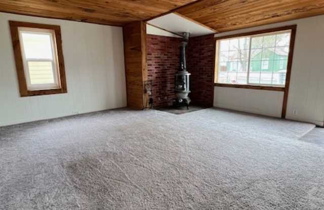 2 Bedroom 1 Bath with W/D Hook Ups! Gallery 3