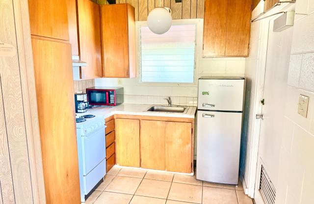 2 Bedroom / 1 Bathroom Cottage in Pukalani for Rent! photos photos