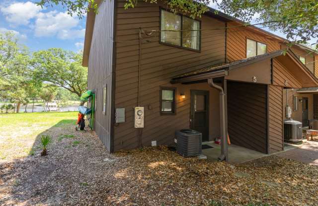 WATERFRONT BOATDOCK | FULLY FURNISHED | UTILITIES INCLUDED | MINUTES FROM NAS PENSACOLA Gallery 1