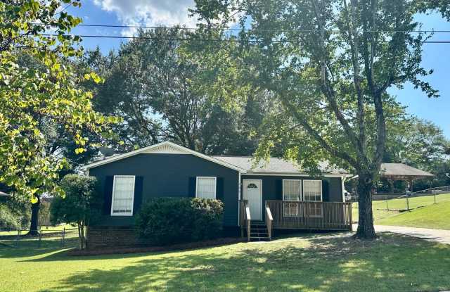 3 bed, 2 bath large and flat fenced yard - 209 Dolphin Circle, Alabaster, AL 35007