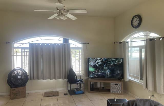 444 Kaulana Street - A Gallery 4
