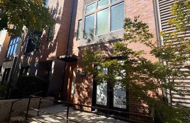 Vibrant 4 Story 2bed/3.5bath Plus Bonus Room in Midtown Gallery 1