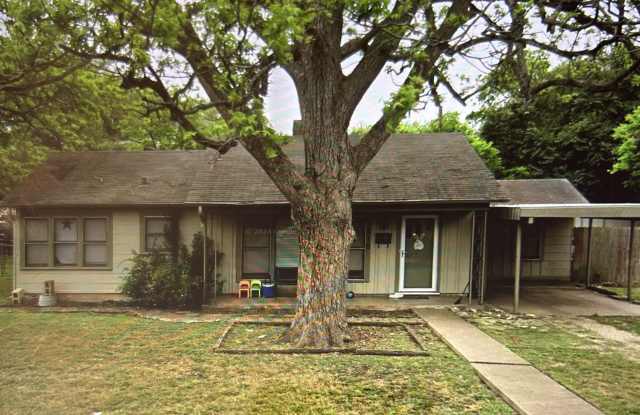 318 Moore St - 318 Moore Street, Seguin, TX 78155