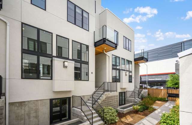 LUX 3BD, 5BA Townhome Near Cherry Creek, Congress Park, and City Park Gallery 1