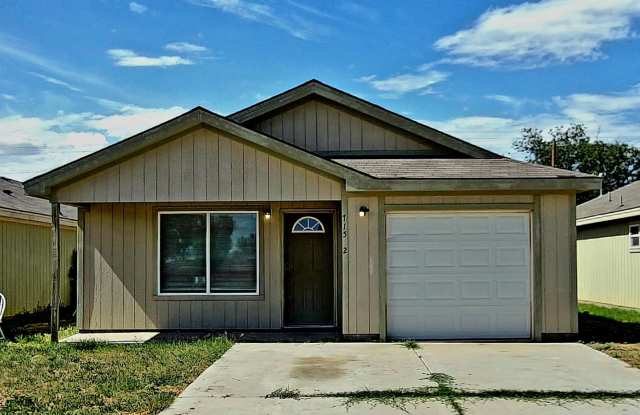 Cozy 3-Bedroom, 2-Bathroom Home with Garage in East Lubbock photos photos