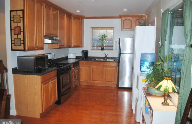 8224 SHERBROOKE COURT Gallery 4