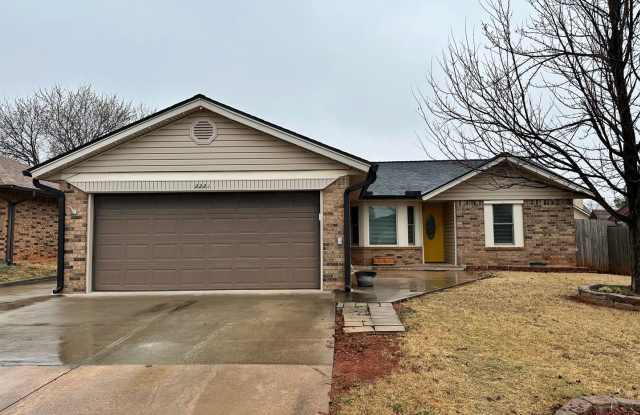 Unique 3bed/2bath Home Available for Rent in Moore! photos photos