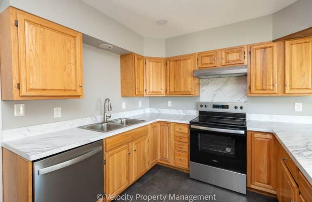 Charming Remodeled Home in Downtown Redmond with AC! photos photos