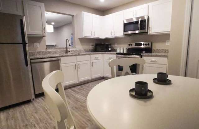 Fairfield Lakes Townhouses Gallery 3