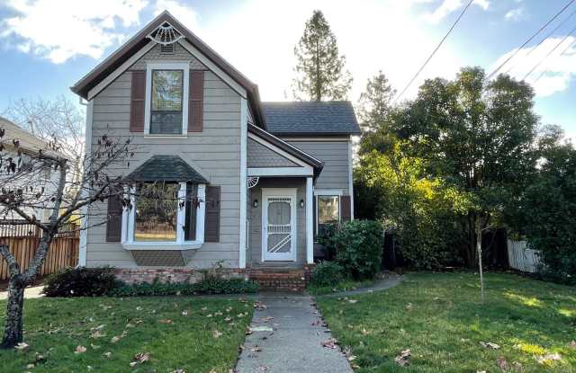 Large Victorian 4/2.5 West Petaluma Home - 535 Upham Street photos photos