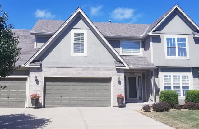 9830 North Highland Place - 9830 North Highland Place, Kansas City, MO 64155