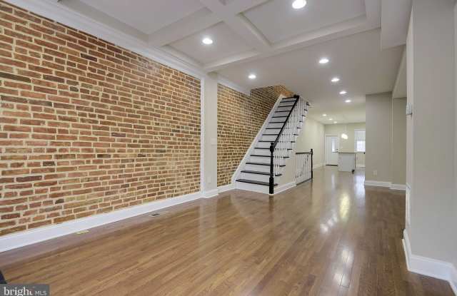 258 S HIGHLAND AVENUE Gallery 4