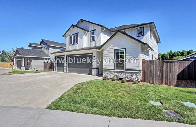 4 Bed, 3 Bath Home in Walnut Grove Near Andresen and 78th Street Gallery 3