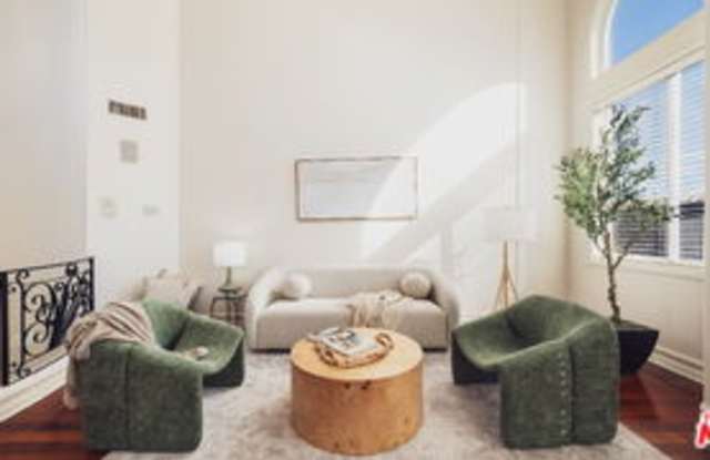 844 3rd Street Gallery 2