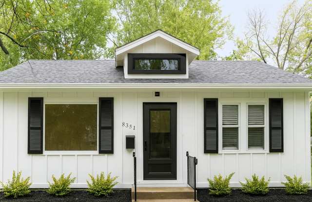 SEE IT NOW: Charming and beautifully updated bungalow in the heart of Kansas City! - 8331 Ward Parkway, Kansas City, MO 64114
