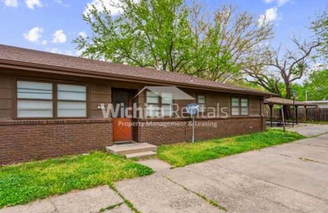 Large 2 bedroom 2 bath duplex Gallery 3
