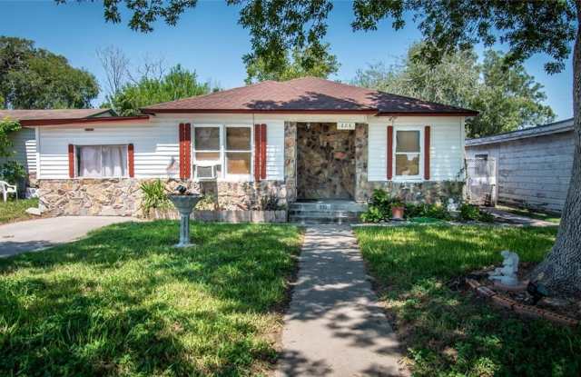 121 W Avenue E photos photos
