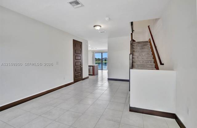 16011 NW 91st Ct Gallery 3