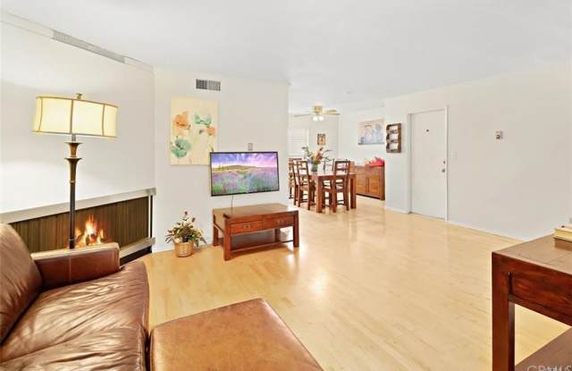 2446 E. Mountain ST. Gallery 4