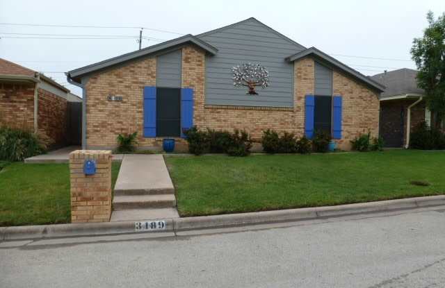 3189 Chimney Circle Gallery 1