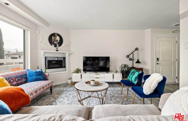 252 W Spazier Ave - 252 West Spazier Avenue, Burbank, CA 91502