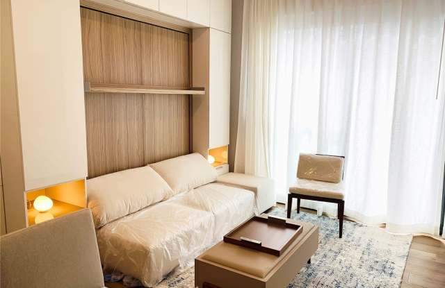 987 Queen Street unit: 725 photos photos