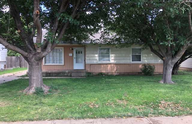 Located in Avondale!!! 3/1 Large Fenced Backyard! CH / AC Window Units, WD Hookups photos photos