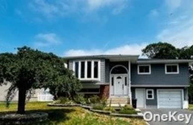 135 S Plaisted Avenue - 135 South Plaisted Avenue, Hauppauge, NY 11788