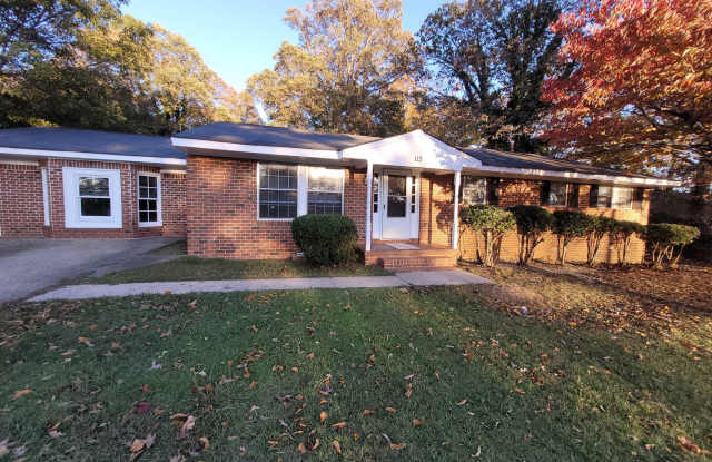 Now Accepting Applications! Huntington Court-Clarke, Co- Athens, GA 30606-4bedroom,2bathroom-Single Family Home, Very convenient to all of Athens Shopping and Dining!! - 113 Huntington Court, Athens, GA 30606