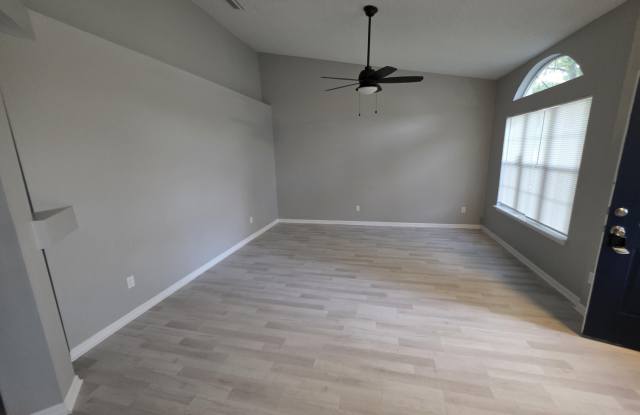 8219 TEATICKET Drive Gallery 4