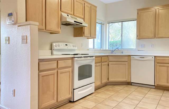 Spacious sun filled 2 bedroom with Washer/ Dryer in unit and garage! - 105 Tuscany Court, Hercules, CA 94547