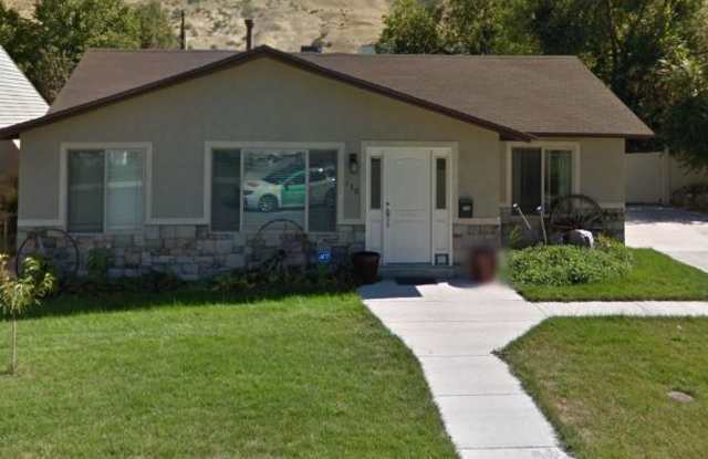 MUST SEE! Beautiful 4 Bedroom/3 Bathroom Home--Near BYU and Peaks Ice Arena photos photos