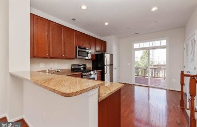 15702 JOHN DISKIN CIRCLE Gallery 3