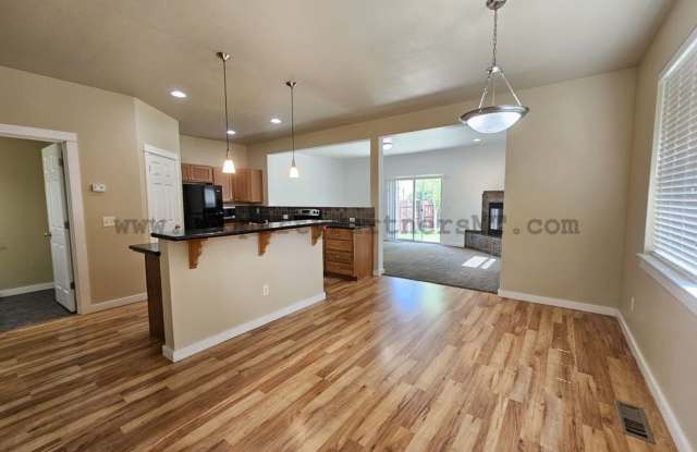 Stunning 4 Bed 2.5 Bath Upgraded Townhome - Your Home Awaits! photos photos