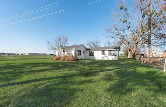192 Diamond Ranch Road - 192 Diamond Ranch Road, Grayson County, TX 76273