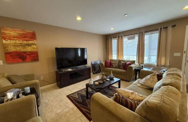 132 Hancock Avenue unit: 3 photos photos